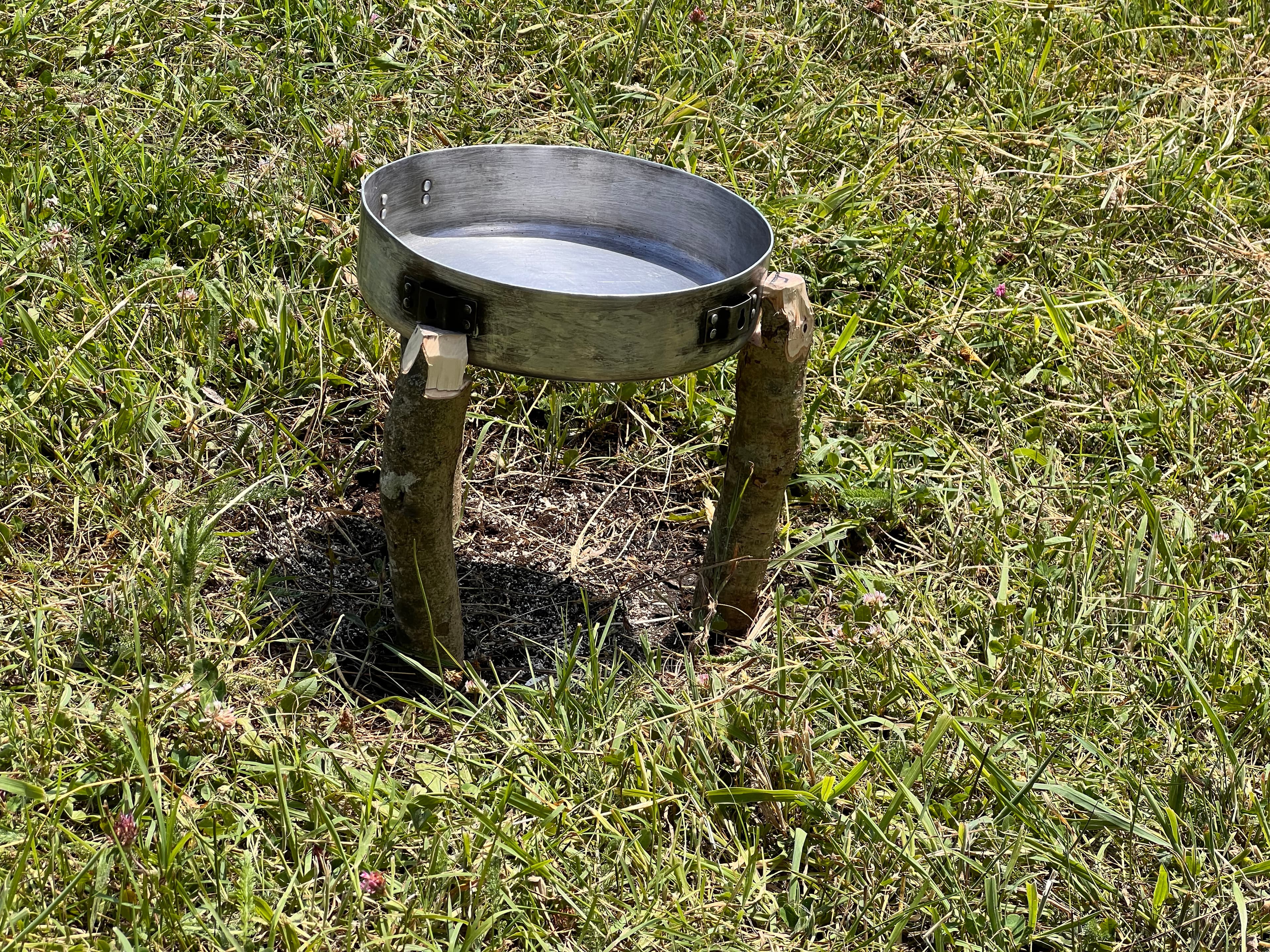 Padella sul trepiedi